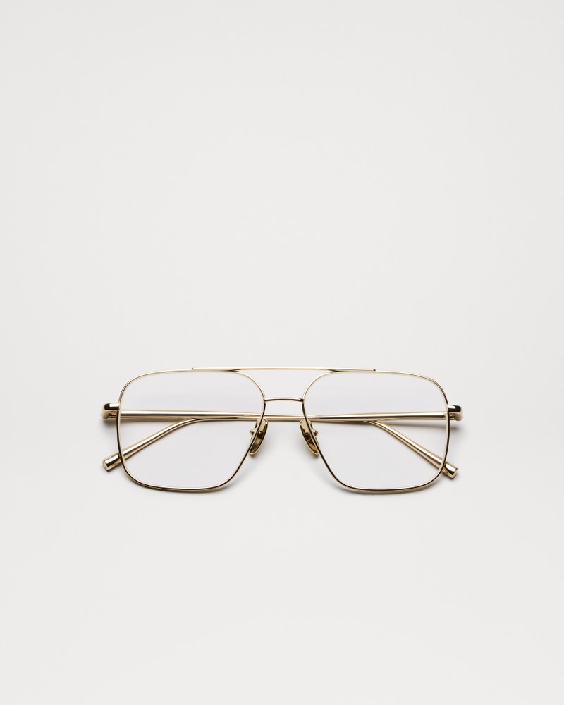 Titan Aviator