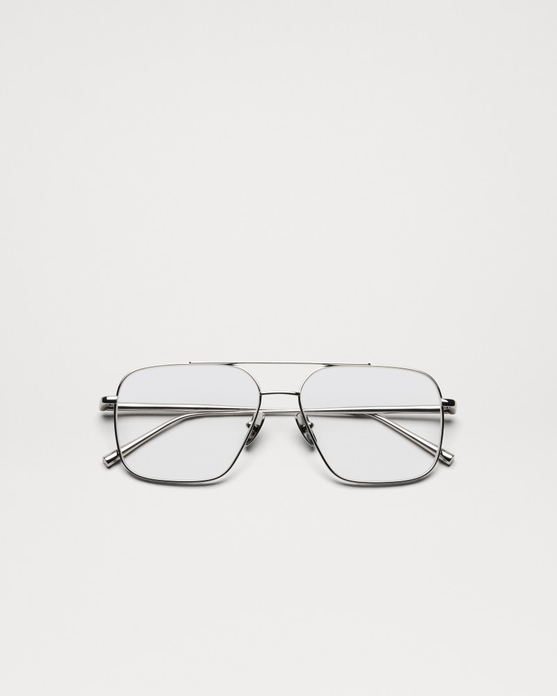 Titan Aviator